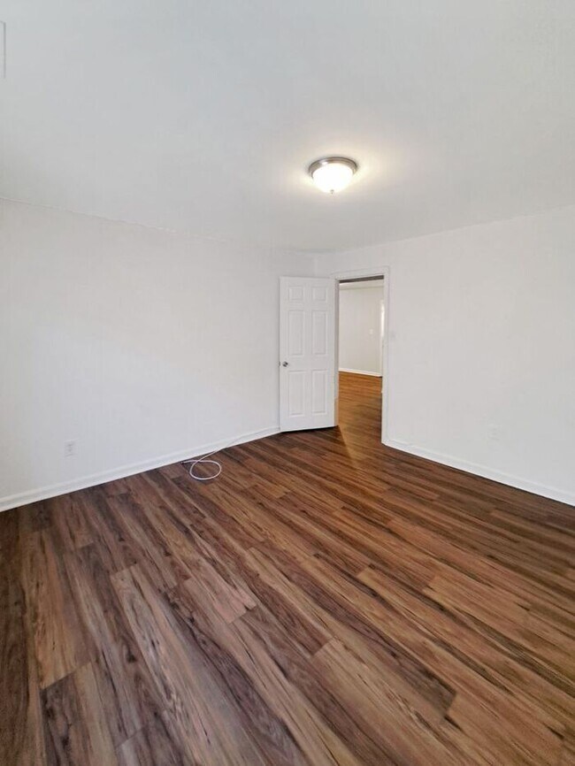 Building Photo - Coming Soon! Attractive Mid Century Modern...