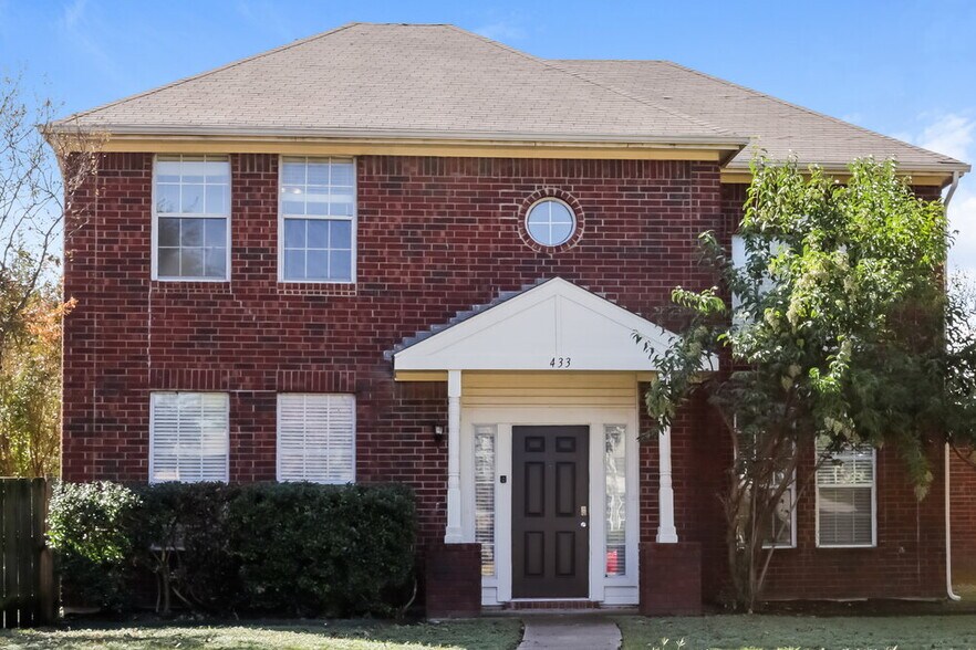 Primary Photo - 433 Raintree Cir