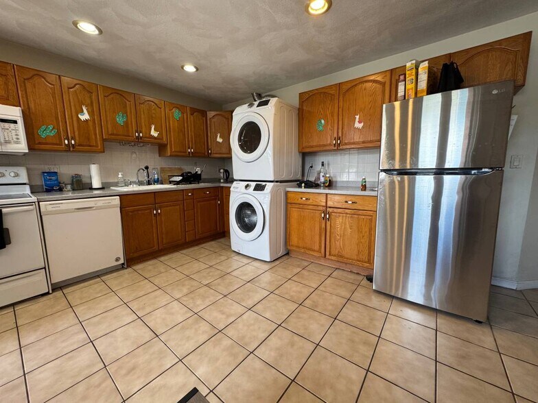 Kitchen - 154 Harvard St