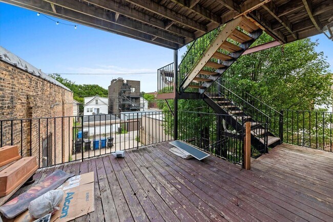 Building Photo - 1707 N Fairfield Ave