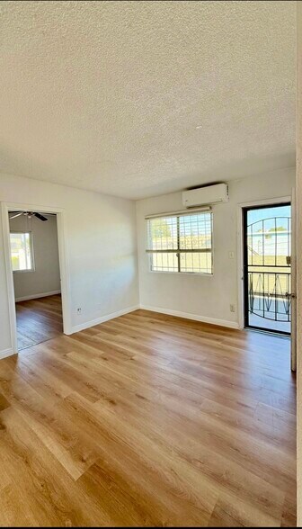 Building Photo - 124 1/4 W 95th St