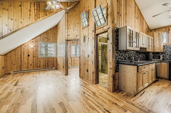 Building Photo - 515 W San Miguel St