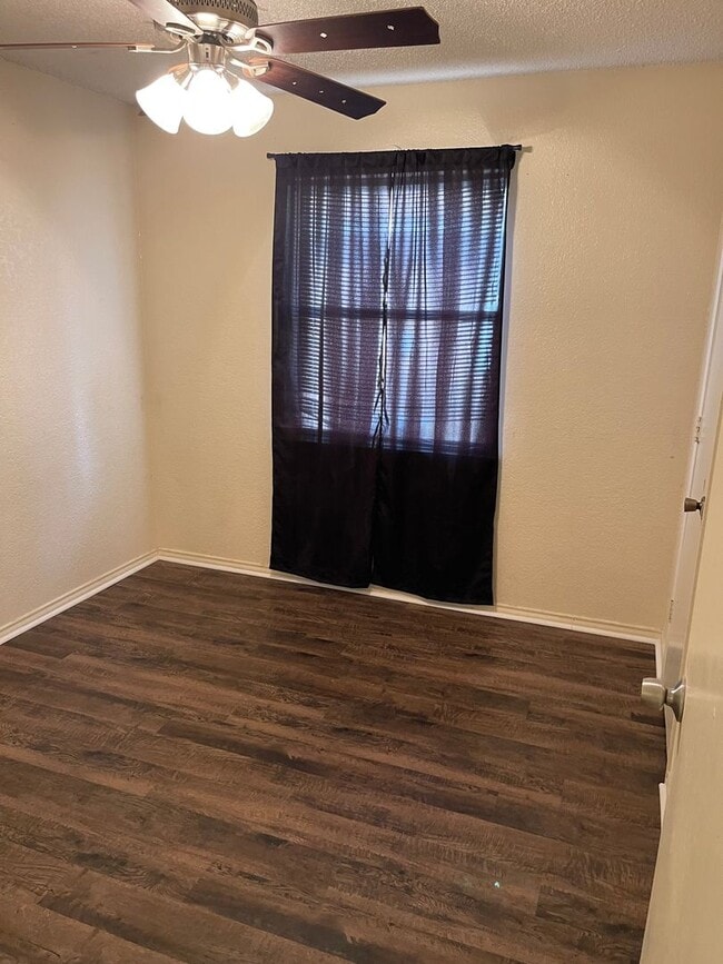 Building Photo - 6841-6843 S Creek Dr