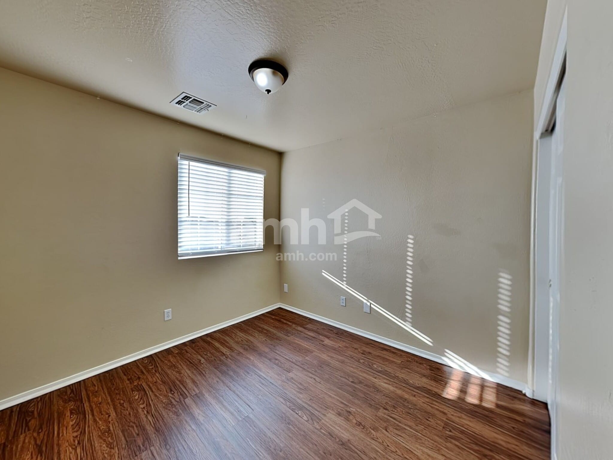 Building Photo - 22644 W Adams Dr