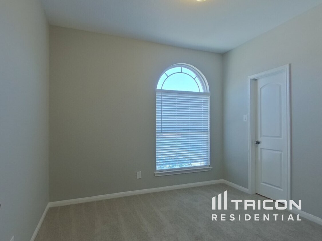 Building Photo - 14090 Waukegan Way S