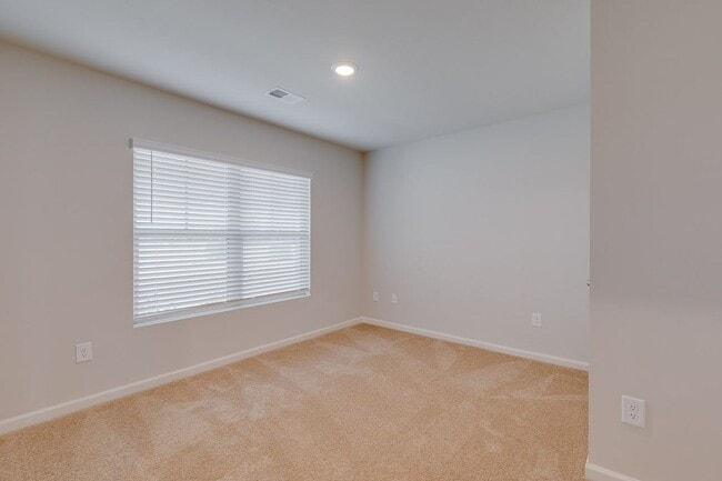 Building Photo - COMING SOON - Beautiful Fountain Inn home!  RARE FIND – Spacious 5 Bedroom Home with 1 Month FREE...