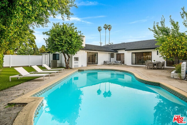 Building Photo - 16517 Hartsook St