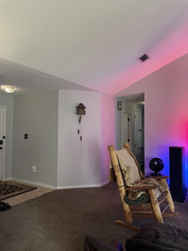 Building Photo - 2381 Hilton Dr