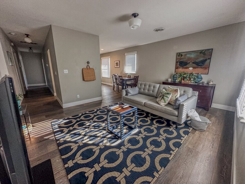 Building Photo - 5532 N Haight Ave