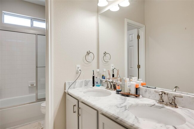 Building Photo - 2729 Kinney Oaks Ct