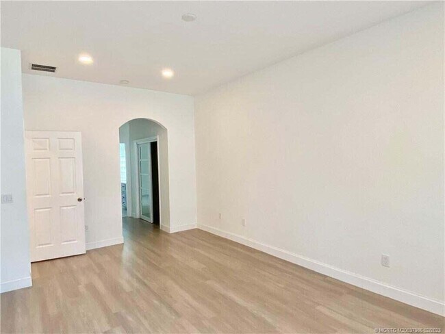 Building Photo - 1704 Primrose Ct
