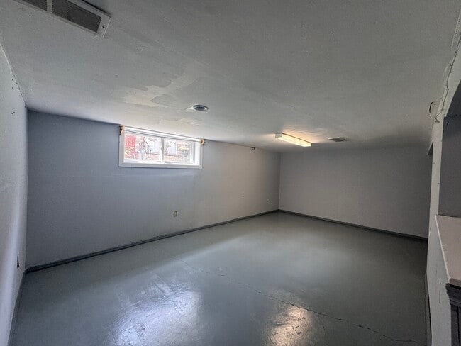 Building Photo - 503 James Ct
