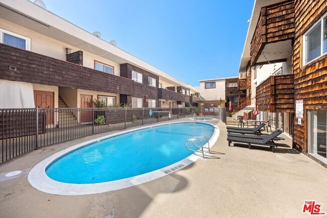 Building Photo - 5400 Newcastle Ave