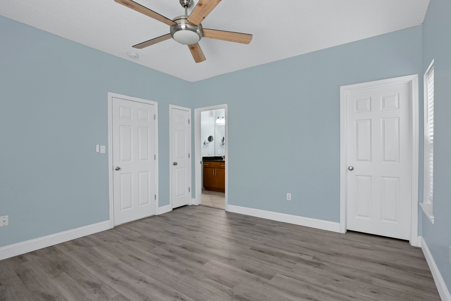 Building Photo - 2208 Walden Park Dr