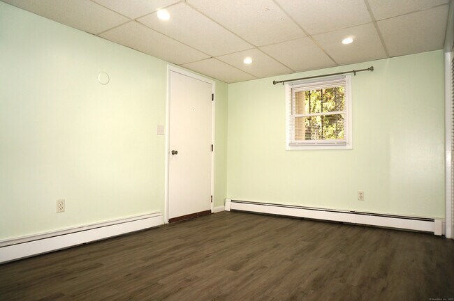 Building Photo - 19 Ferris Ave