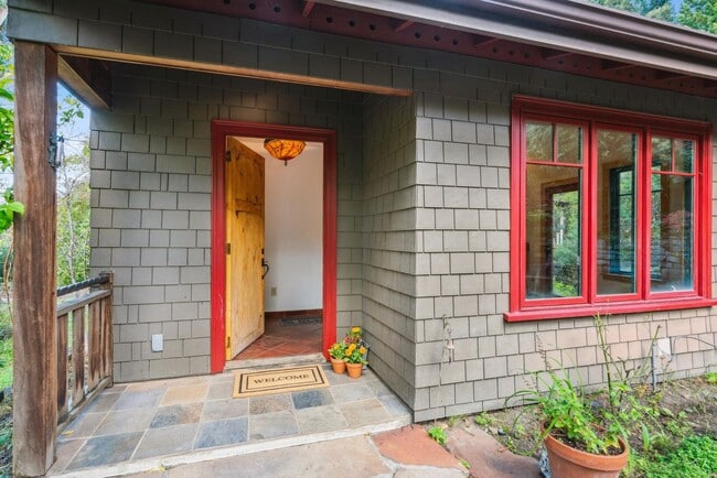 Building Photo - 385 Moraga Ave