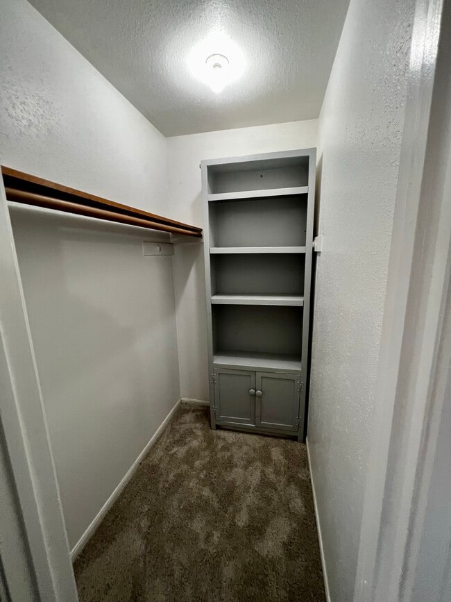 Building Photo - 4030 Thistledown Dr