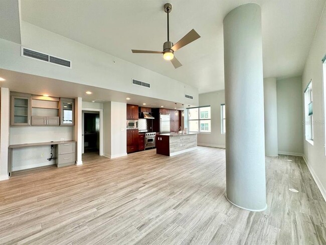 Building Photo - 1208 E Kennedy Blvd
