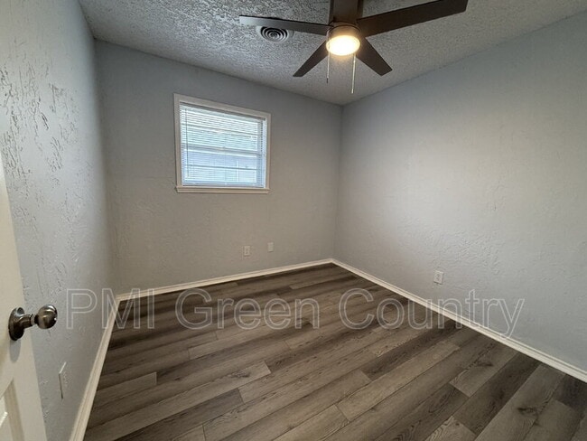 Building Photo - 232 S Indianola St