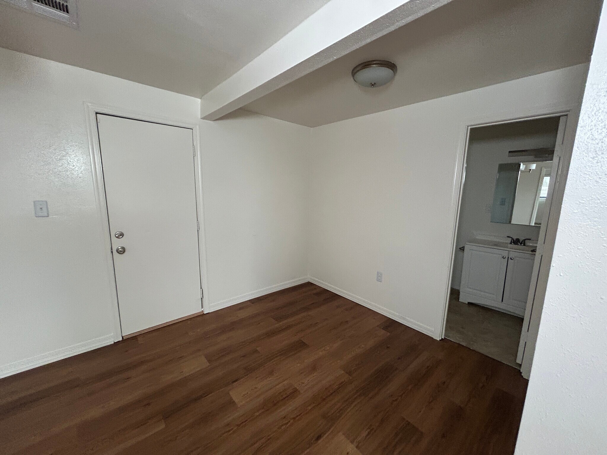 Building Photo - 6739 N 63rd Ave