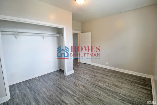 Building Photo - Two Bedroom House