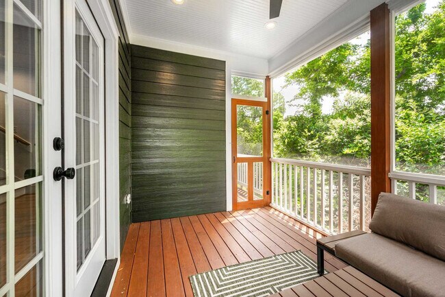 Building Photo - 2019 James St