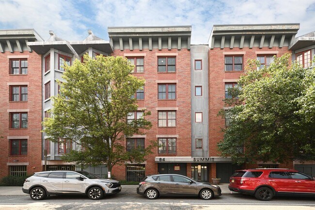 Building Photo - 84 Adams St