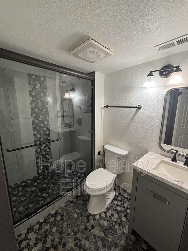 Building Photo - 2079 Sussex Ln