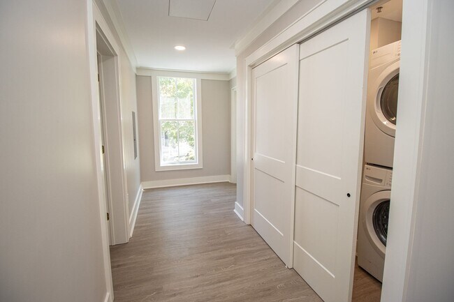Building Photo - Sophisticated Downtown Living with Histori...