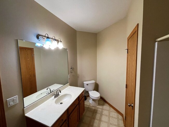 Building Photo - West Ames 1-Bedroom Condo - Garage Included