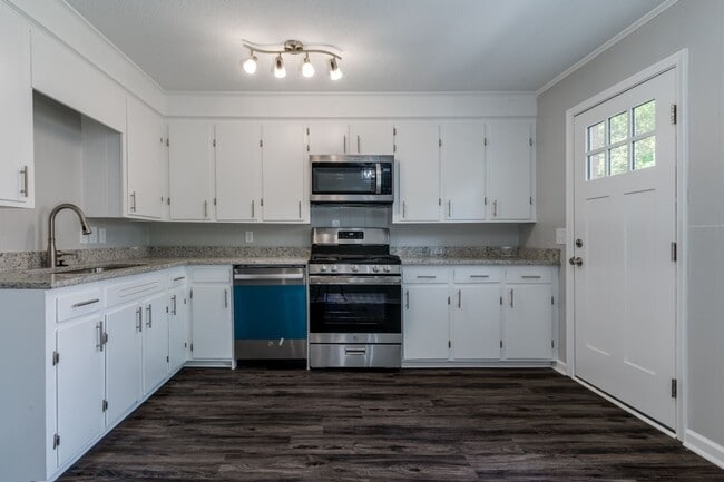 Building Photo - Spacious Home with Modern Comfort in 29223