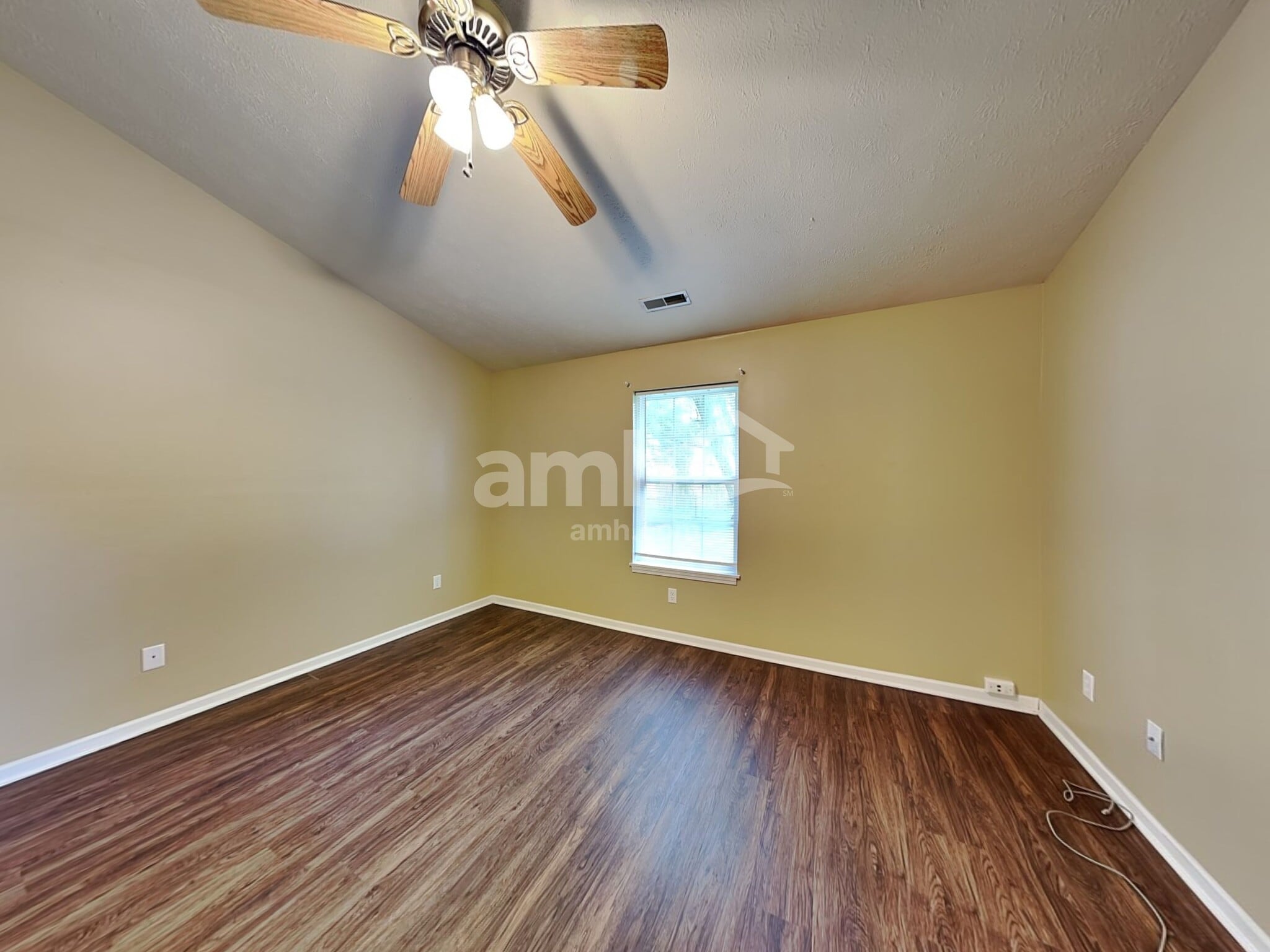 Building Photo - 1460 Persimmon Cir