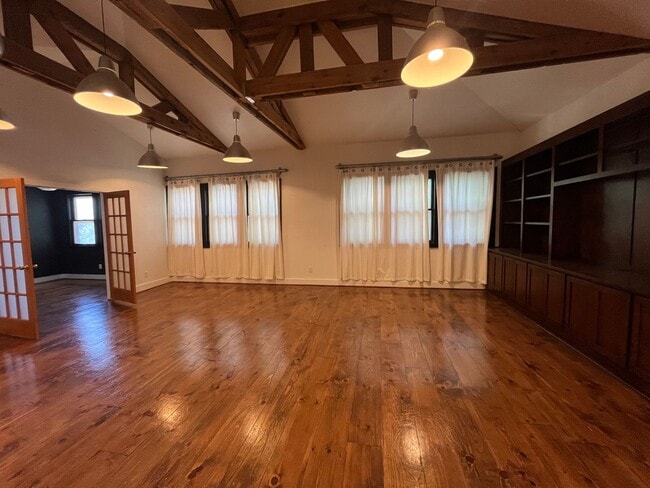 Building Photo - 217 Nw 22. 3 bed. 2 bath, 1 car garage w/ ...