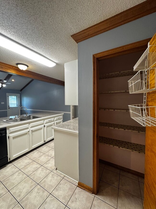 Building Photo - 1729 Tallwood Dr
