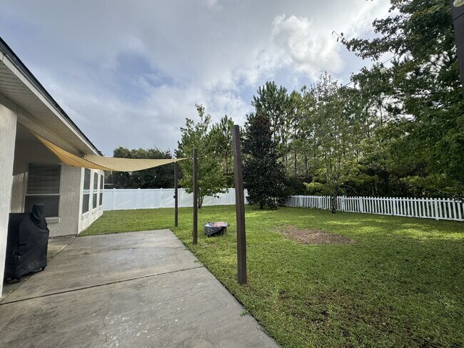 Building Photo - For Rent