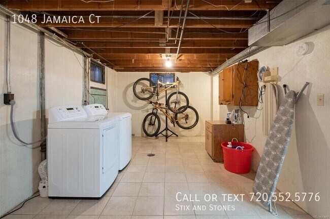 Building Photo - 1048 Jamaica Ct