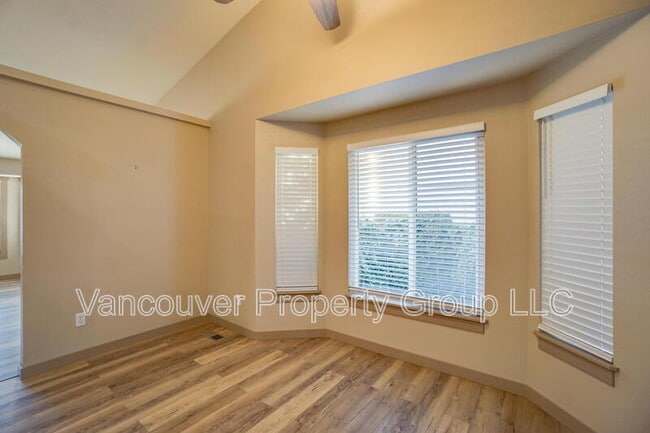 Building Photo - 1906 NE 151st Cir