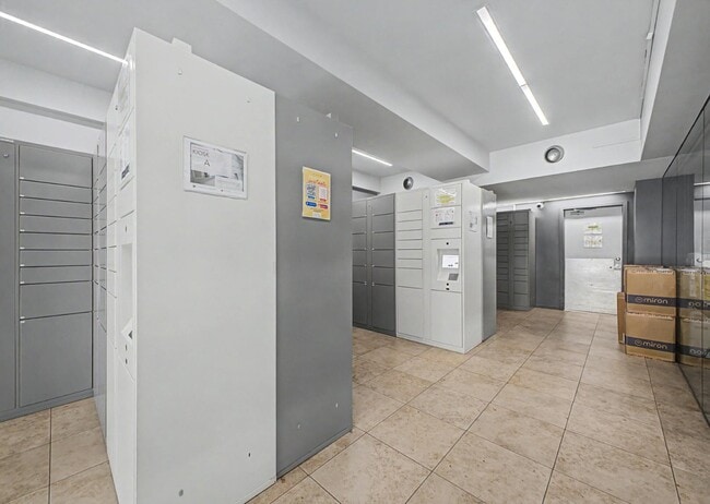 Building Photo - 7147 E Rancho Vista Dr