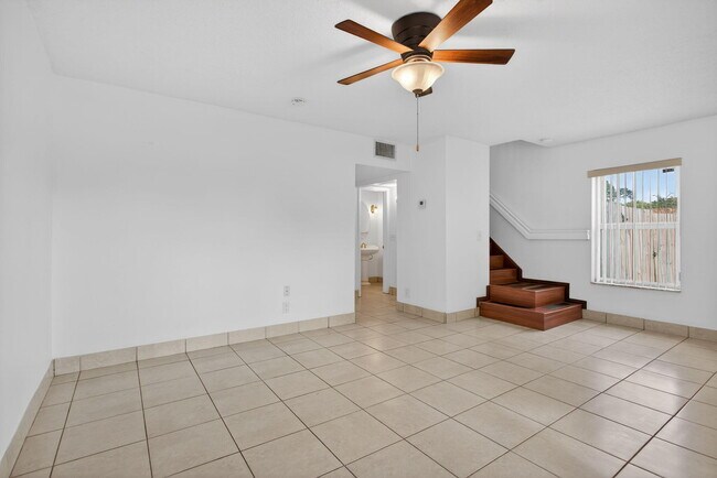 Building Photo - 7599 NW 73rd Terrace