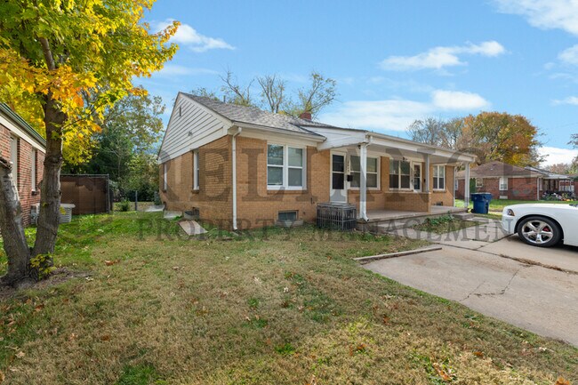 Building Photo - 2042 S Pinecrest St