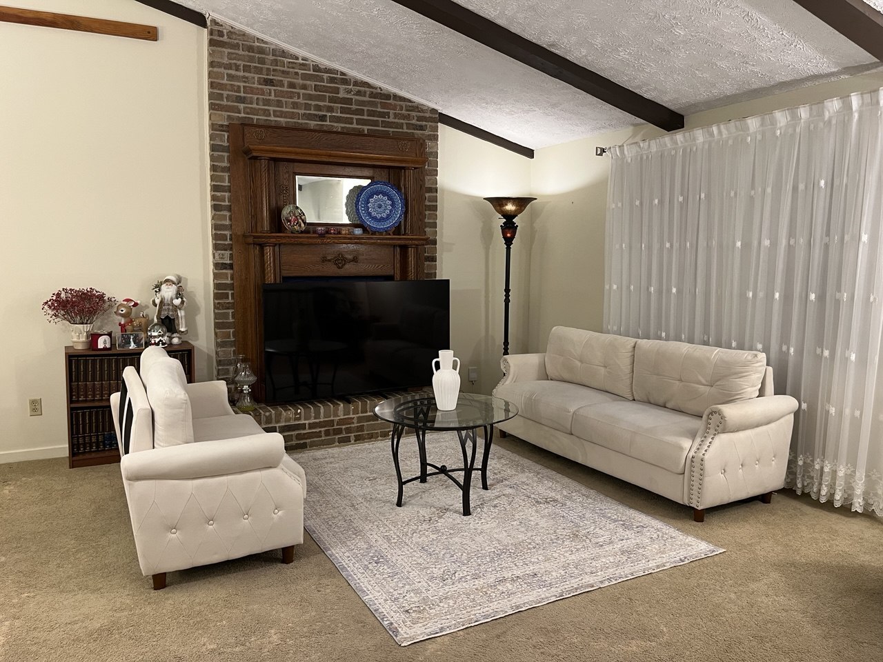 Building Photo - 210 Pinehurst Ln