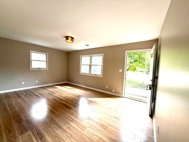 Building Photo - 916 E Fairlawn Dr