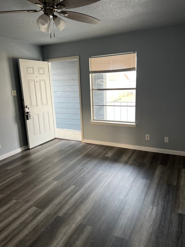 Building Photo - 1302 Quail Cir