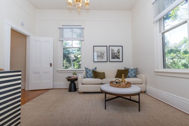 Building Photo - 703 Manzanita Ave