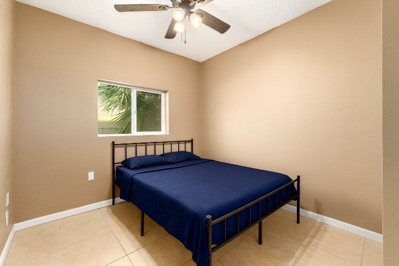 Building Photo - 2348 W Laurel Ln