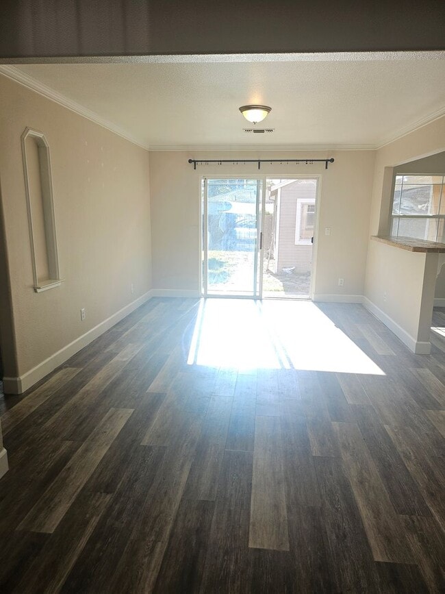 Building Photo - Large 2 bedroom in central Yuba City