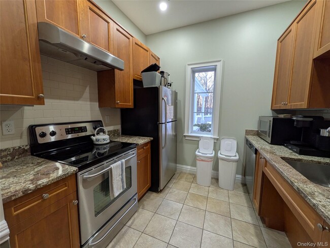 Building Photo - 100 Woodcrest Ln