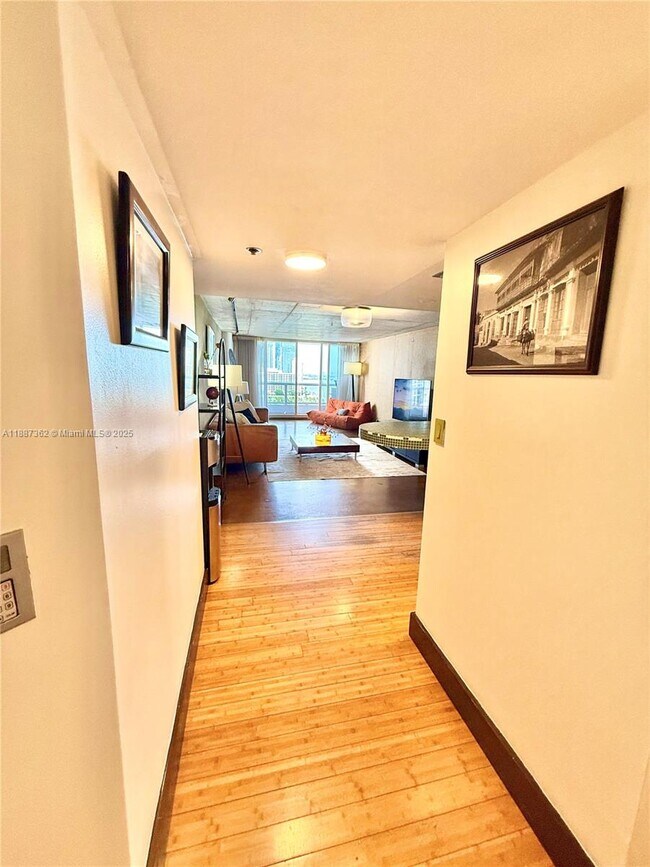 Building Photo - 1717 N Bayshore Dr