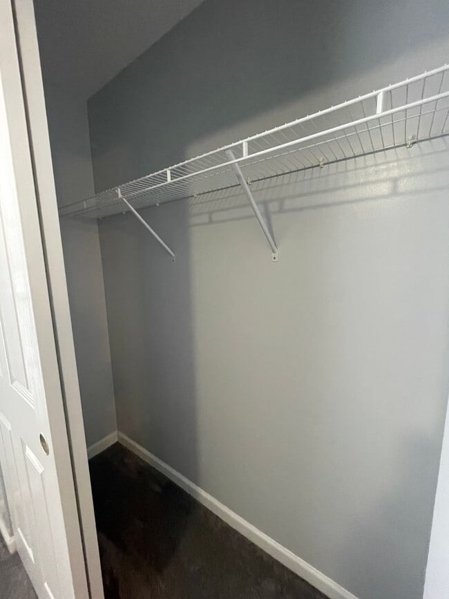 Building Photo - Gorgeous Three Bedroom Single-Family Home