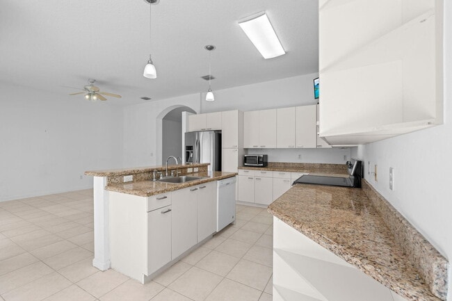 Building Photo - 2018 Reston Cir